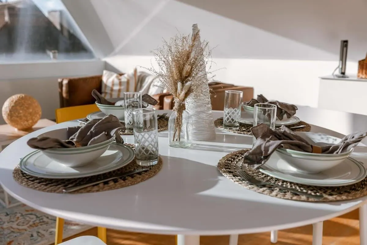 Huswell - Bright Apartment Overlooking The 3 Towers Of Γάνδη